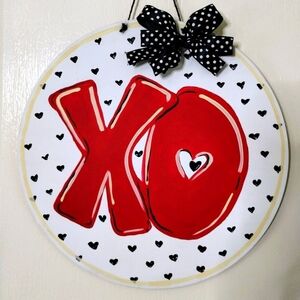 Handmade Valentine's Day Wood Door Hanger Badge 12" circumference XO hugs kisses